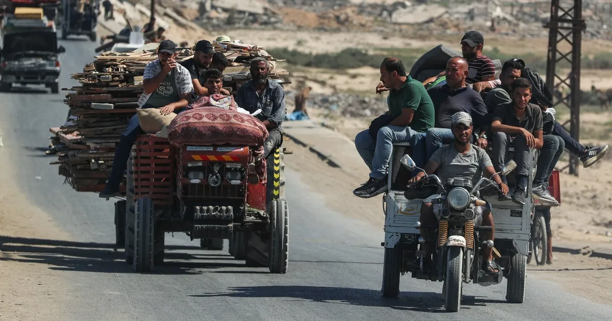 حكومة غزة: إسرائيل هدمت آلاف الأبراج السكنية وهجرت 350 ألف شخص قسراً