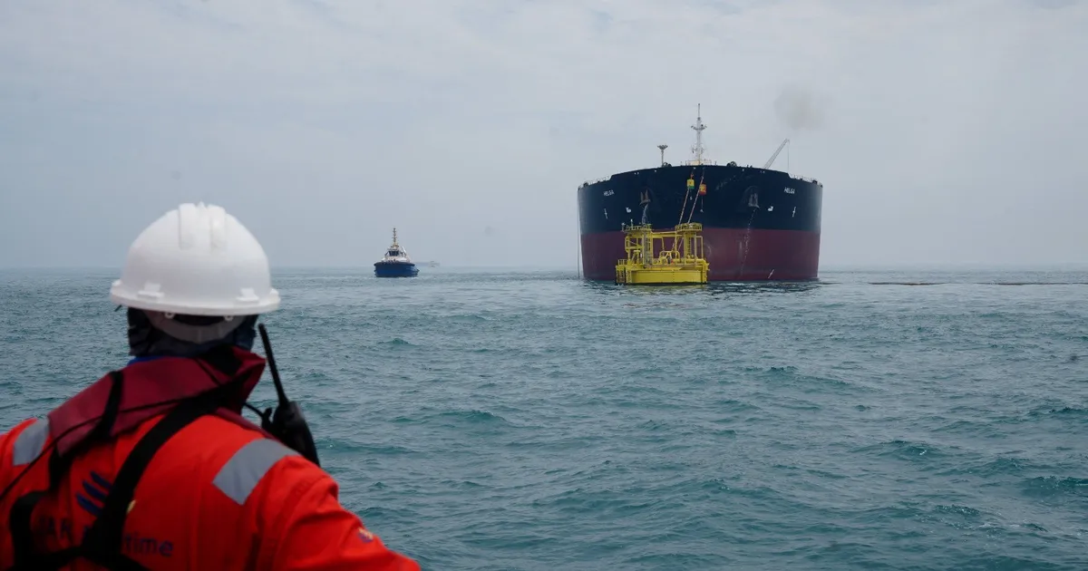 بعد إغلاق مضيق هرمز.. مئات السفن و20 ألف بحار عالقون في مياه الخليج