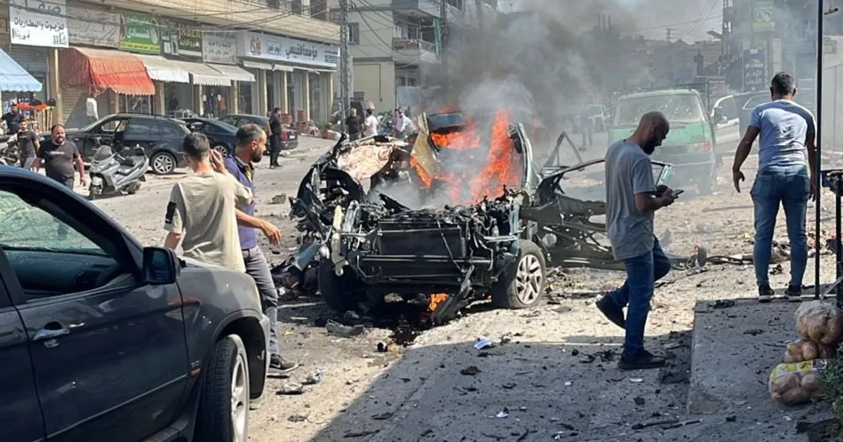 إسرائيل تشن غارات على جنوب لبنان.. وتزعم اغتيال عنصر بارز بـ"حزب الله"
