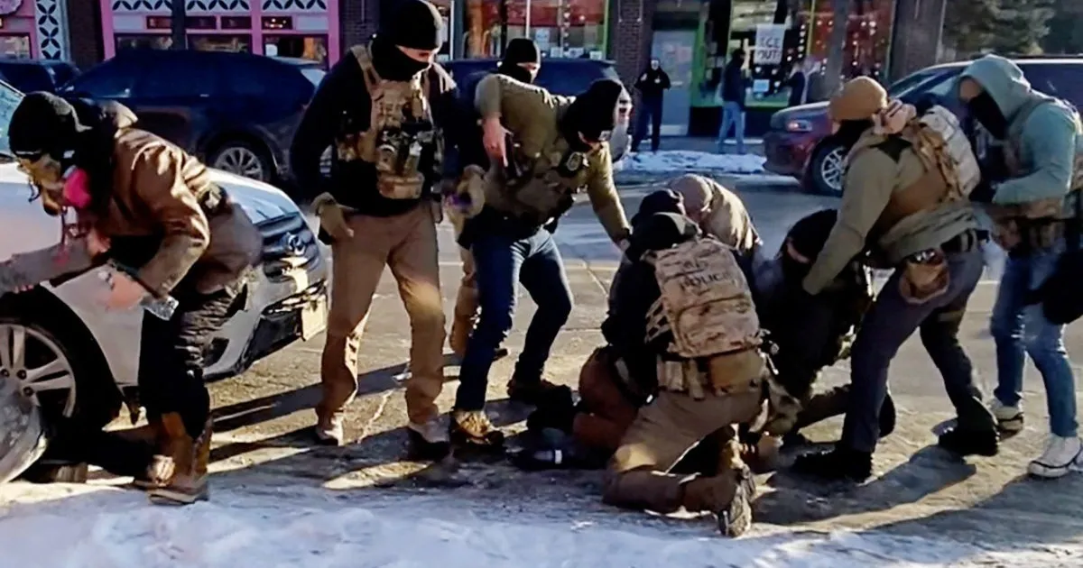 رغم الأدلة.. إدارة ترمب تصر على روايتها لقتل الشرطة رجلاً في منيابوليس