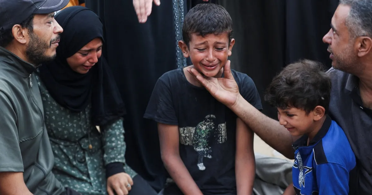 سكان مدينة غزة يرفضون أوامر الإخلاء الإسرائيلية: لا مكان آمن