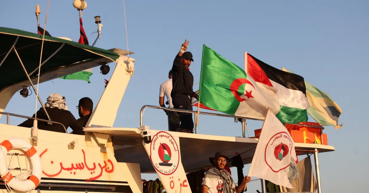 أسطول الصمود: نواجه اعتراضاً غير قانوني وعسكريون يصعدون على متن السفن