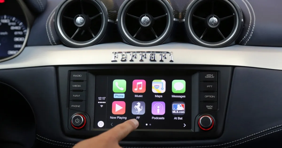 أبل تستعد لإتاحة تحكم تطبيقات الذكاء الاصطناعي في نظام CarPlay