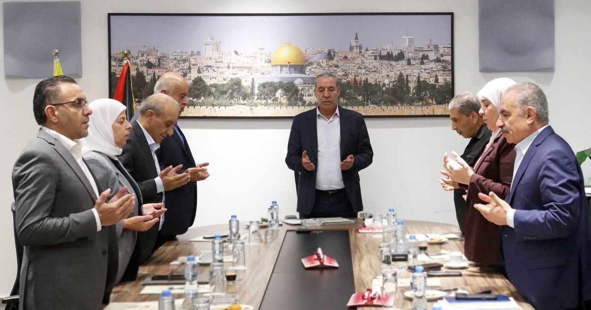 "فتح" تشكل وفداً لحوار وطني شامل وتؤكد التمسك بالانتخابات الفلسطينية
