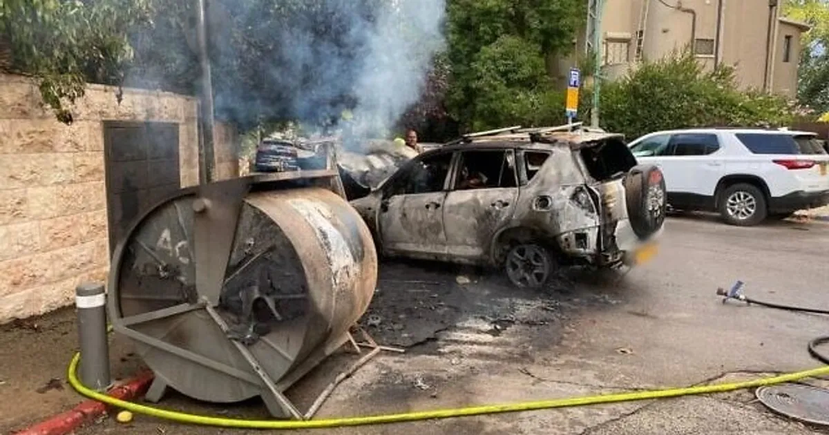 محتجون إسرائيليون يضرمون النار قرب منزل نتنياهو للمطالبة بصفقة في غزة