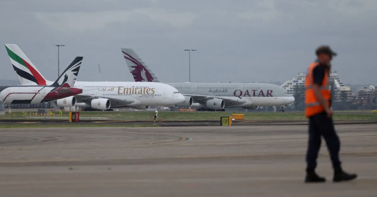 اقرأ الخبر إن فاتك: مخاطر مرتفعة تغير مسارات الطيران وترفع التكاليف.