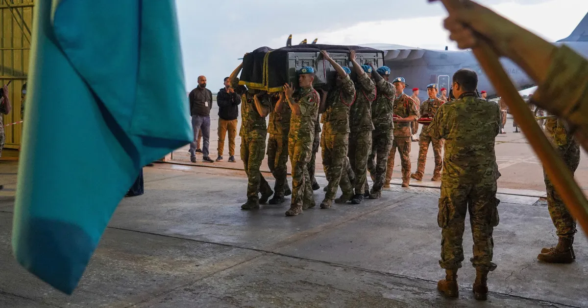 ماكرون يعلن وفاة جندي فرنسي بعد إصابته بهجوم في لبنان الأسبوع الماضي