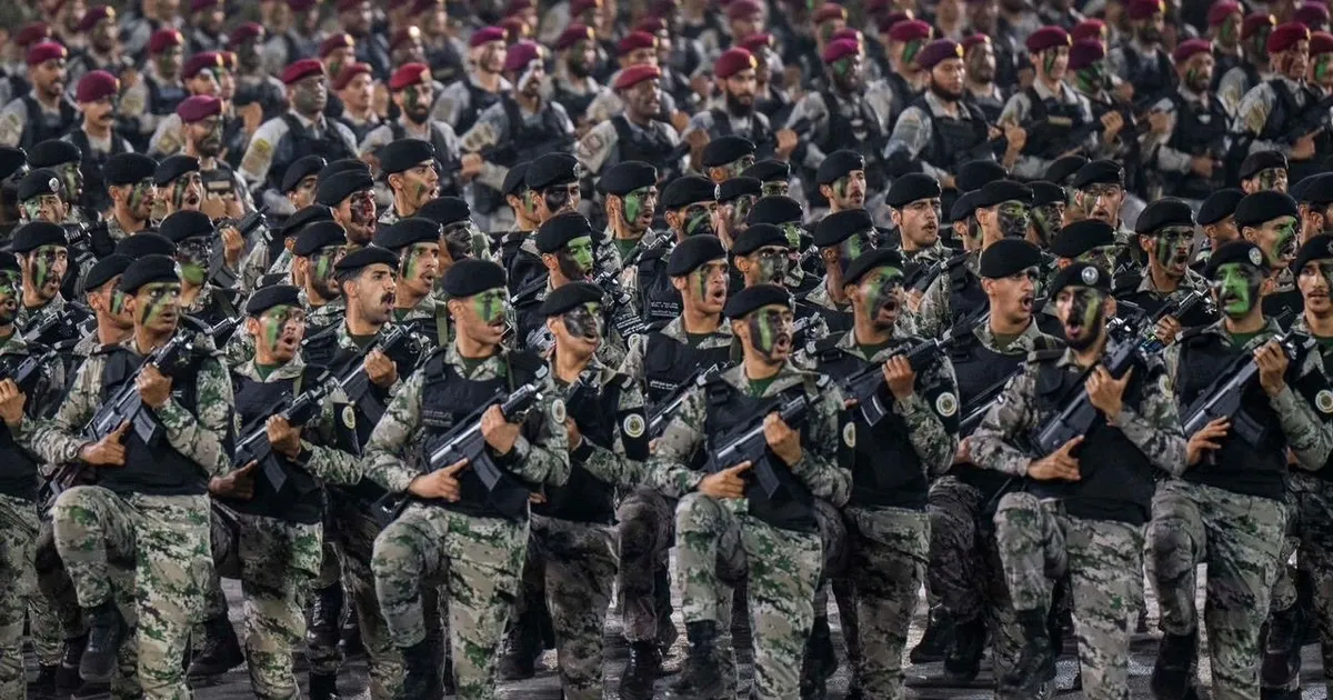 وزير الداخلية السعودي يشهد استعراض قوات أمن الحج