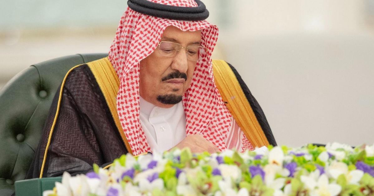 الملك سلمان يندد بمحاولة الحوثيين استهداف مكة: جرم ينتهك حرمة المقدسات