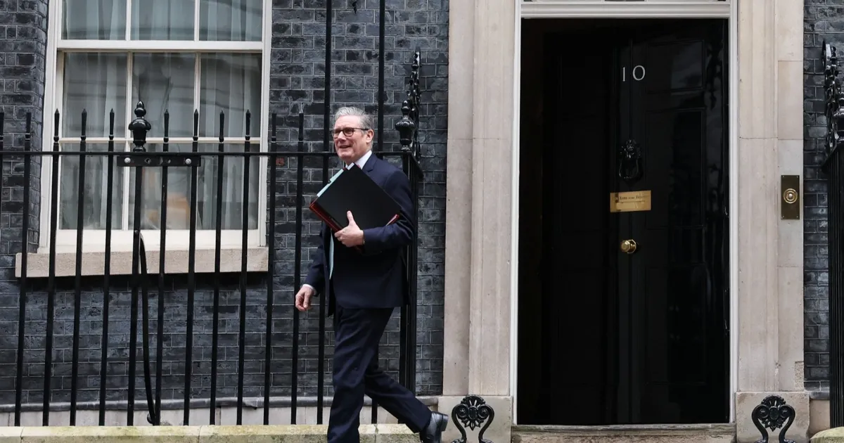 بريطانيا.. محاكمة 3 بتهمة الإحراق العمد لممتلكات مرتبطة بستارمر