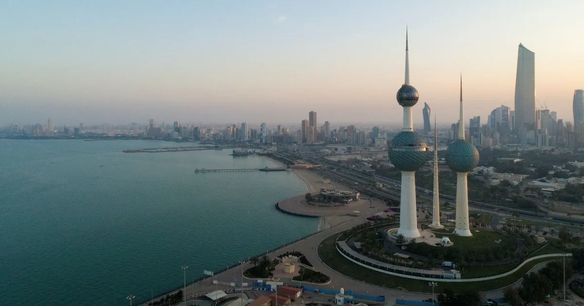 الكويت تتصدى لأهداف معادية وتغلق مجالها الجوي مؤقتاً وسط هجمات إيرانية