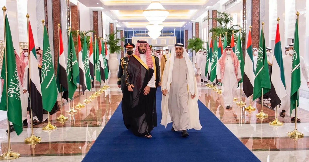 ولي العهد السعودي ورئيس الإمارات يبحثان هاتفياً المستجدات الإقليمية