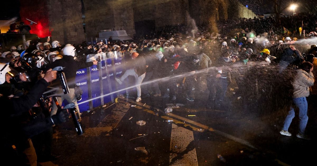تصاعد الاحتجاجات في تركيا.. وأردوغان: لن نتسامح مع العنف الشرق للأخبار تصاعد الاحتجاجات في تركيا.. وأردوغان: لن نتسامح مع العنف الشرق للأخبار