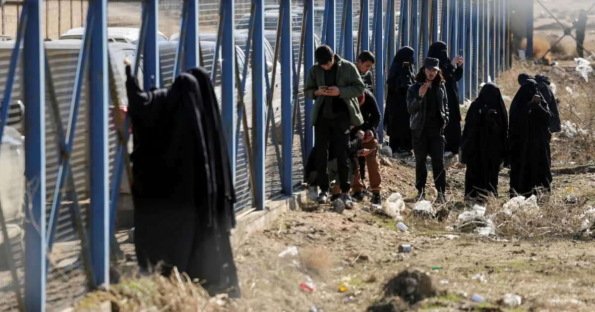 سجون ومخيمات.. أين معتقلو "داعش" في سوريا؟