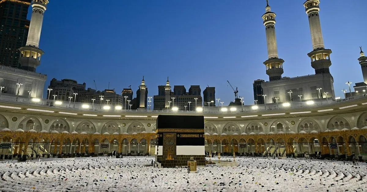 كيف تحافظ على صحتك في الحج؟ نصائح مهمة لتجنب الجفاف وضربات الشمس