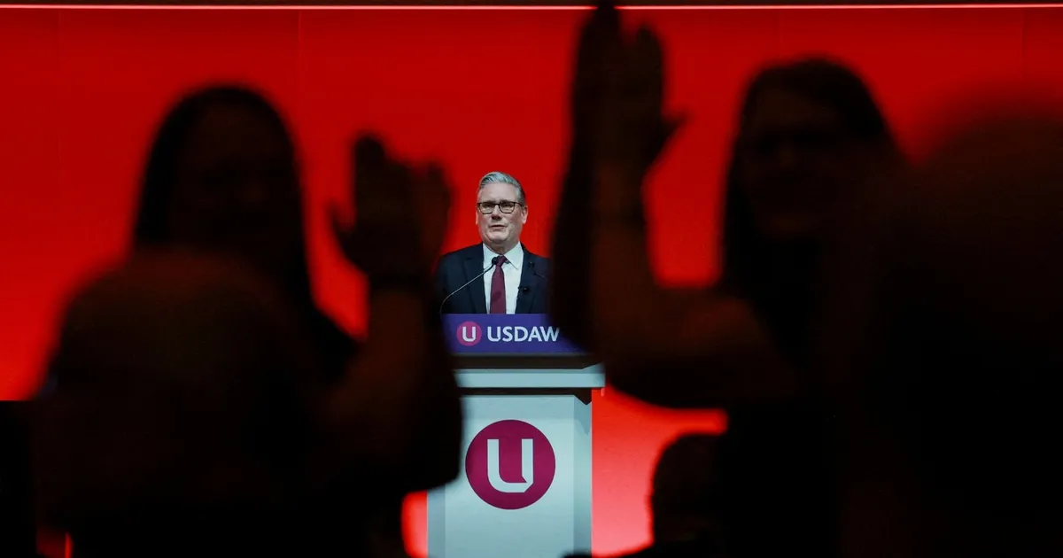 ستارمر ينجح في احتواء "تمرد كبير" داخل حزب العمال بشأن تحقيق ماندلسون