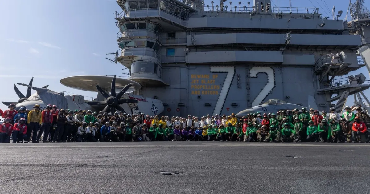 تقارير: واشنطن أبلغت إيران مسبقاً بزيارة ويتكوف إلى حاملة الطائرات