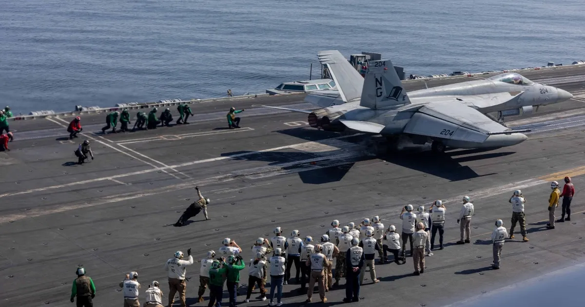 ترمب يصعد وواشنطن تعزز قواتها العسكرية قرب إيران