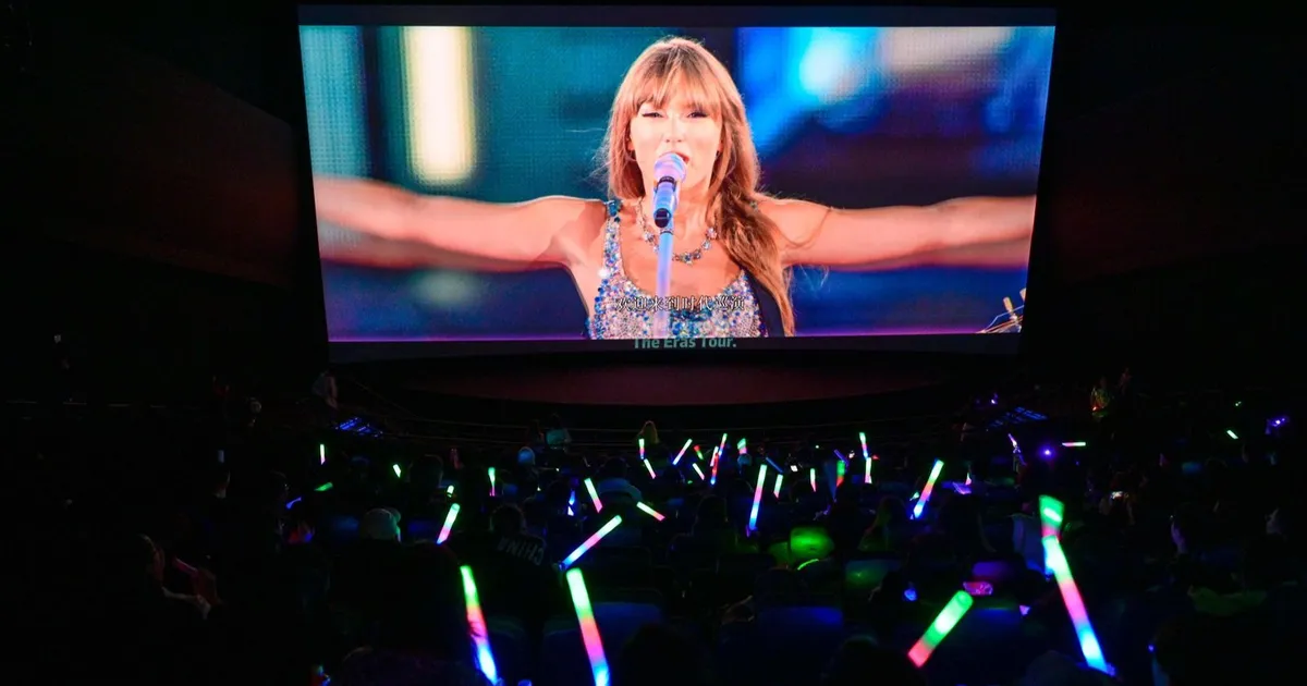 تايلور سويفت تعود إلى صالات السينما بـRelease Party of a Showgirl