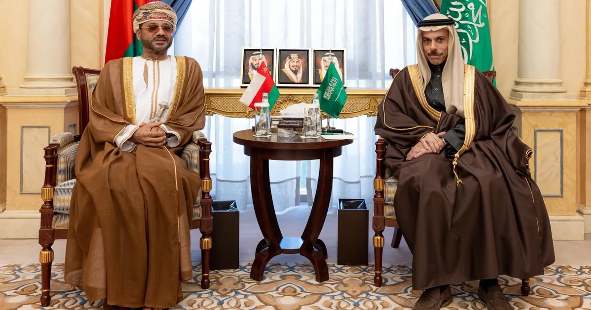 السعودية تبحث "الأوضاع الإقليمية" مع الكويت وسلطنة عُمان