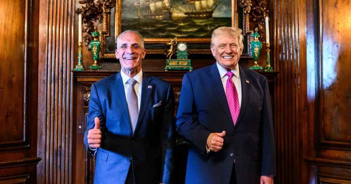 ترمب يستقبل نصري عصفورة رئيس هندوراس في منتجع مارالاجو