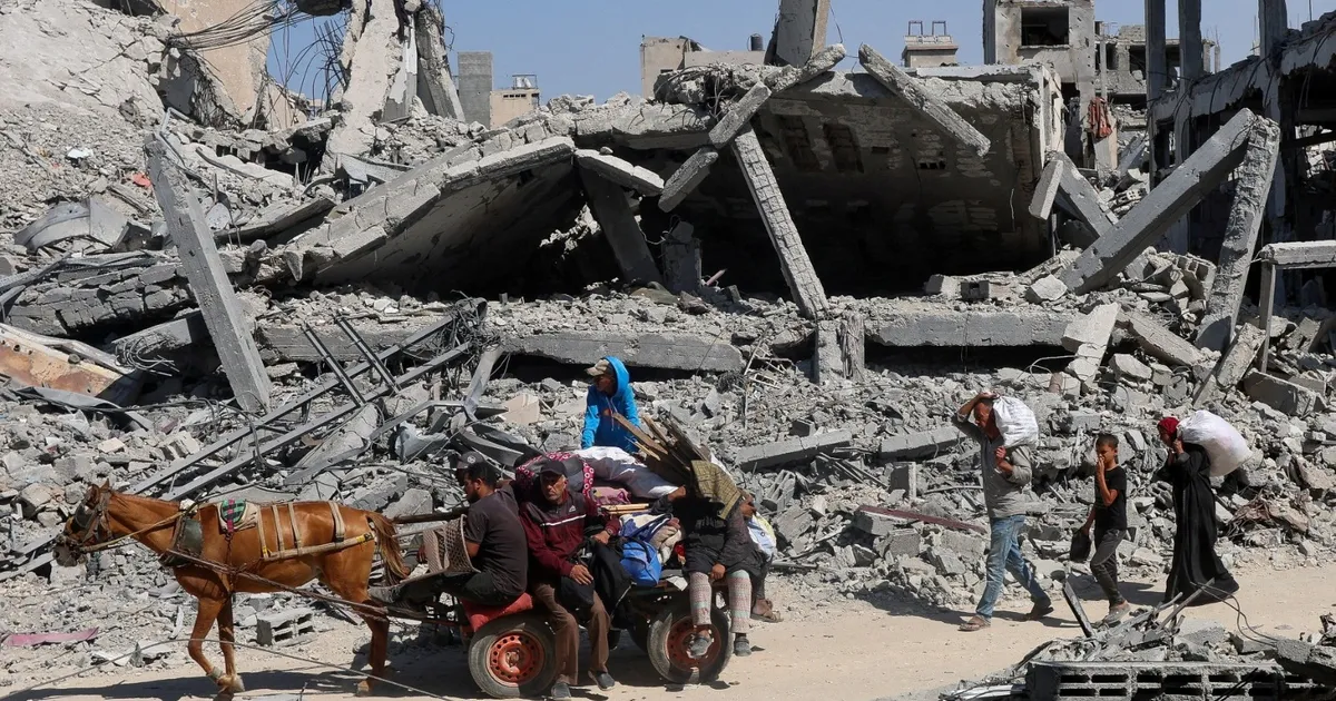 بعد وقف النار في غزة.. فلسطينيون يبدأون حكايات العودة إلى الأطلال