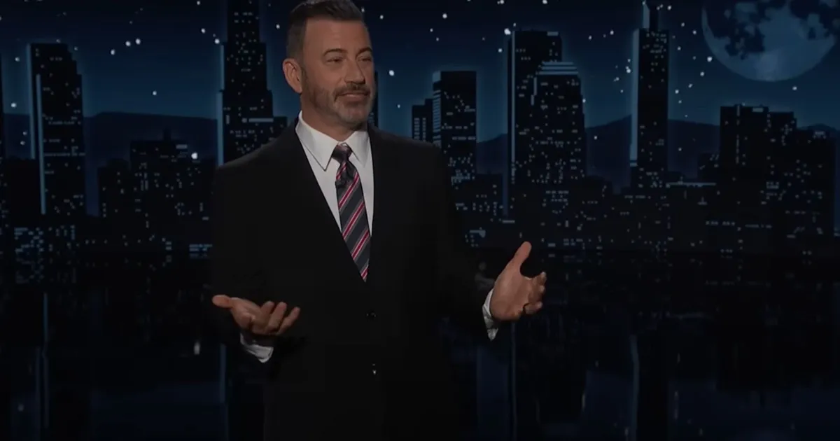 جيمي كيميل يعود إلى برنامجه بلحظات ضحك وبكاء.. ويثير غضب ترمب