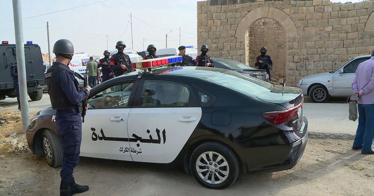 الأردن.. ضحايا ومصابون بإطلاق نار داخل كنيسة في الكرك