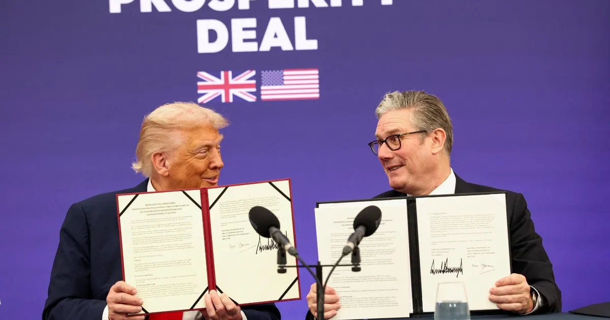 ترمب يهدد ستارمر بـ"تعريفات جمركية كبيرة" بسبب ضريبة شركات التكنولوجيا