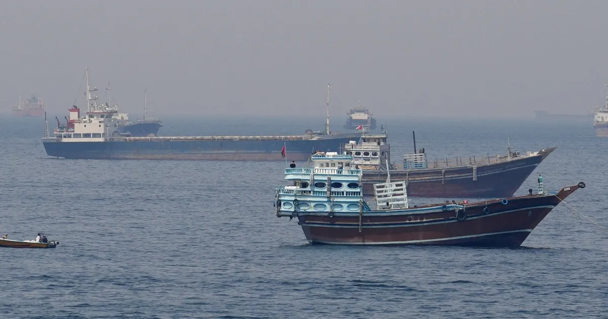 وسط حصارين أميركي وإيراني.. سفن تتحرك لعبور مضيق هرمز