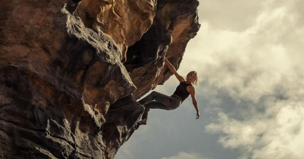 Apex.. مشروع فيلم كبير تهدره التسلية