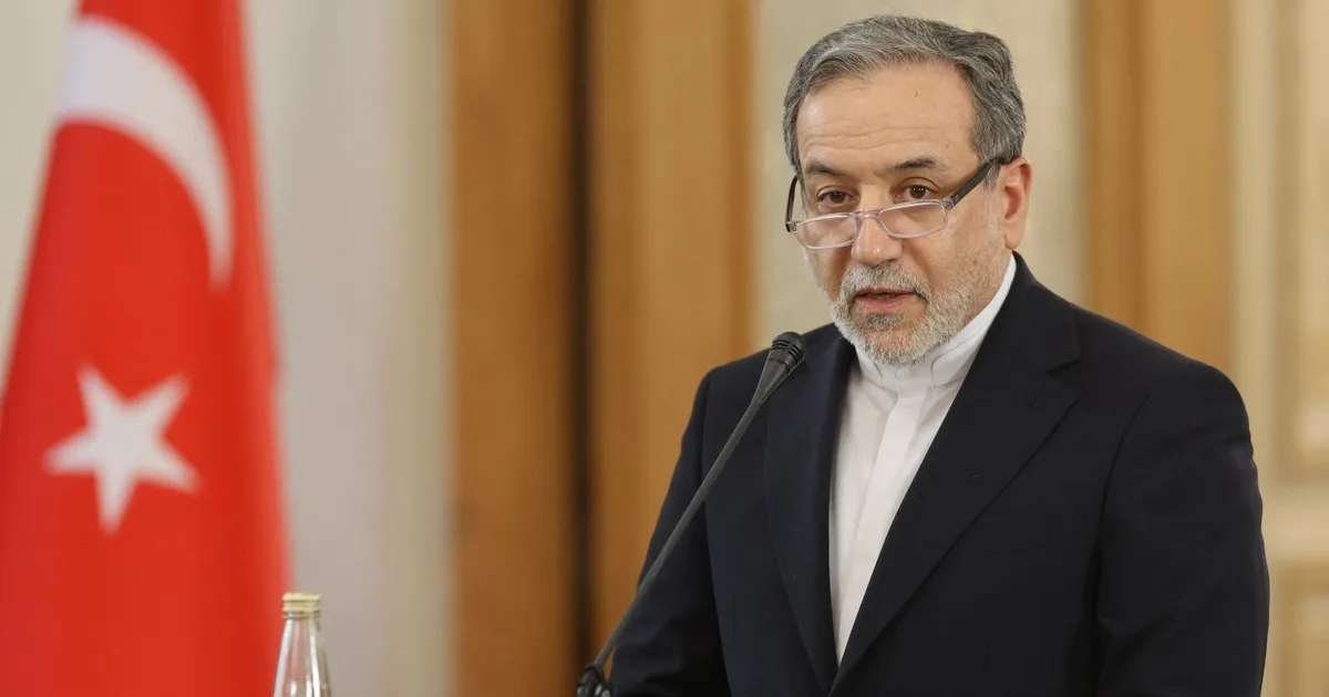 عراقجي: إيران لن تتراجع عن تخصيب اليورانيوم رغم التلويح بالحرب