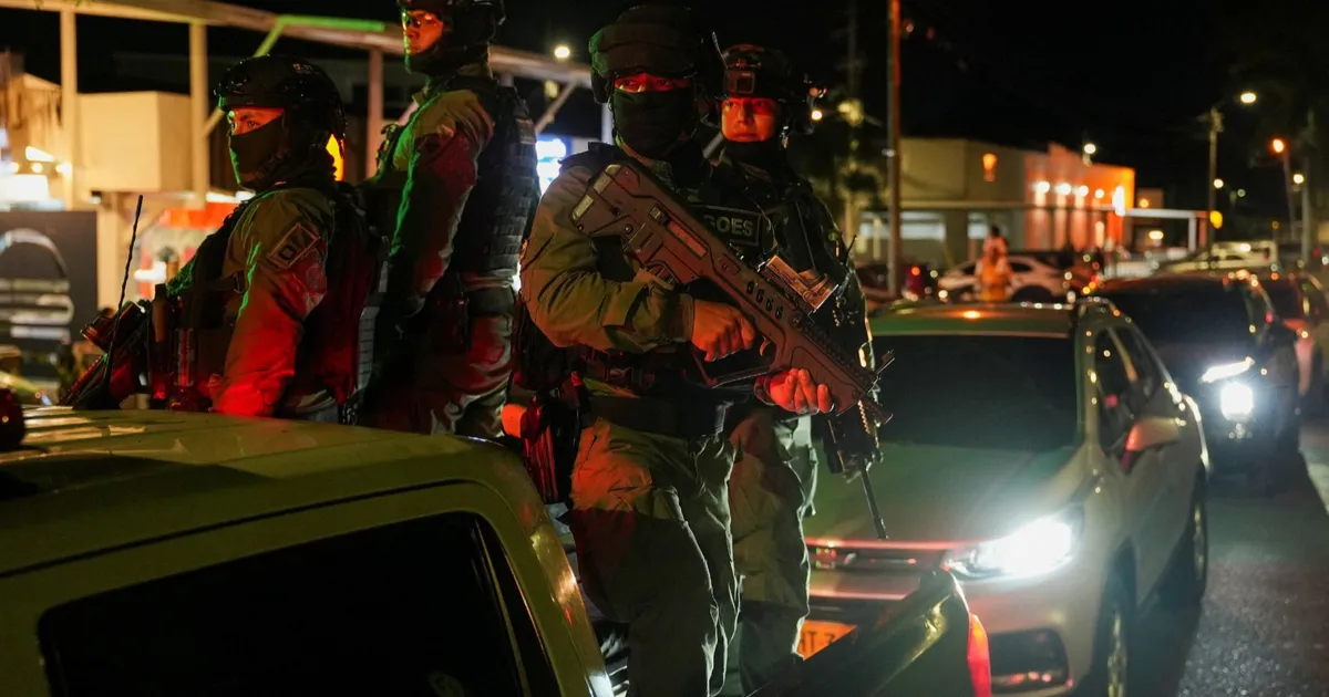 هجوم بمتفجرات يودي بحياة 13 شخصاً على الأقل في كولومبيا