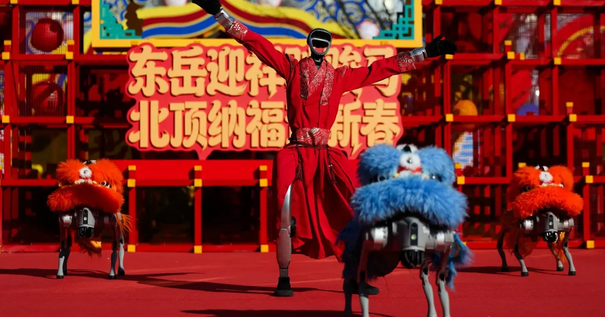 رأس السنة القمرية.. الروبوتات تفتتح الاحتفالات بـ"عام الحصان"