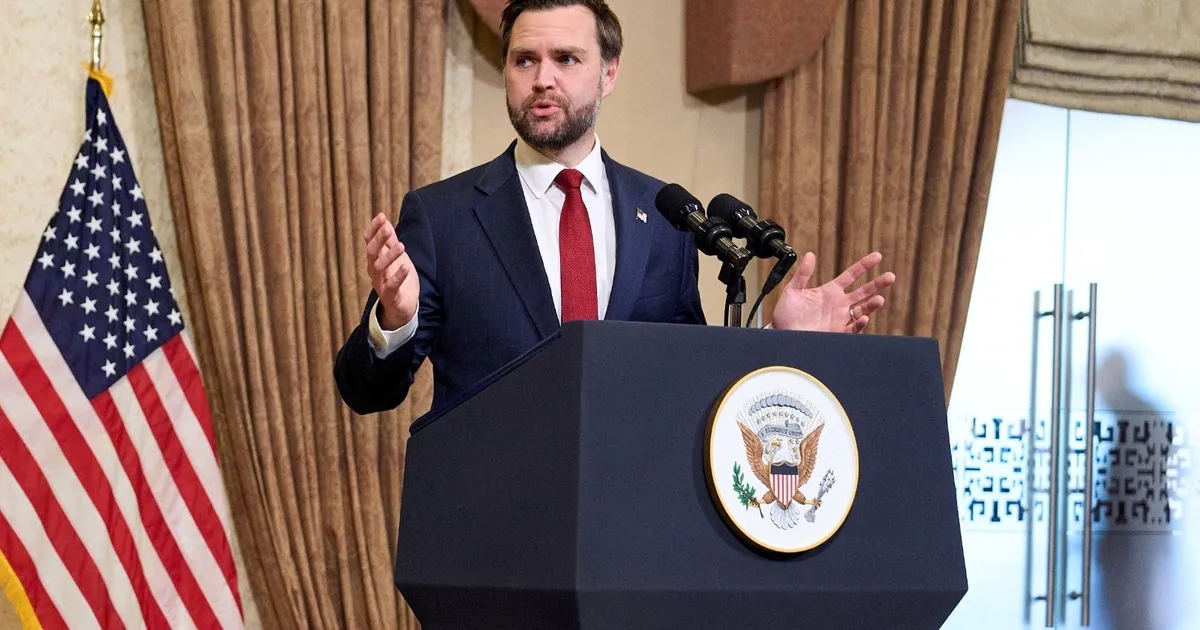 قال فانس رداً على سؤال بشأن عقد جولة ثانية من المحادثات مع طهران، إن الكرة في ملعب إيران.