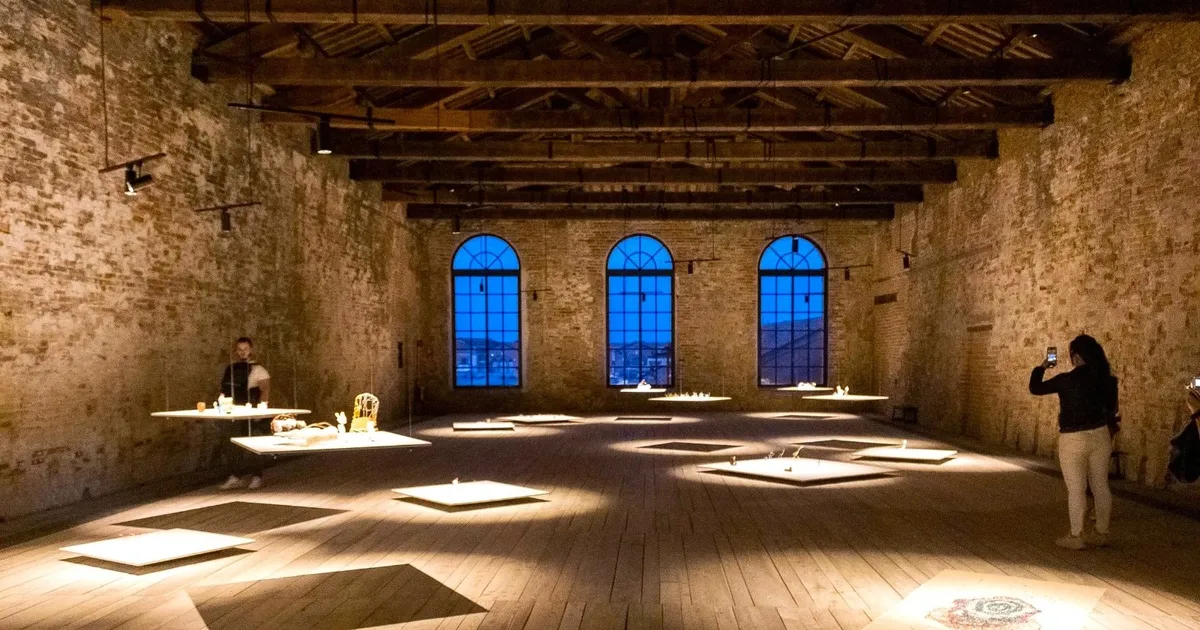 بينالي البندقية يحسم الجدل حول مشاركة روسيا وإسرائيل