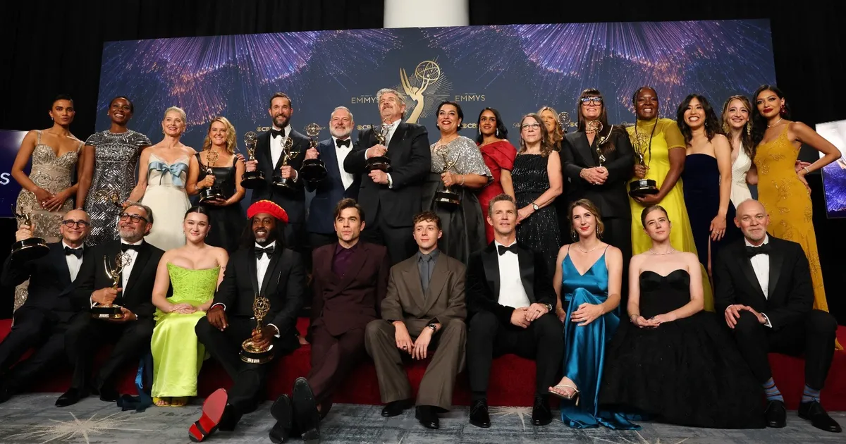 جوائز إيمي.. The Pitt وThe Studio يتصدران قائمة الفائزين