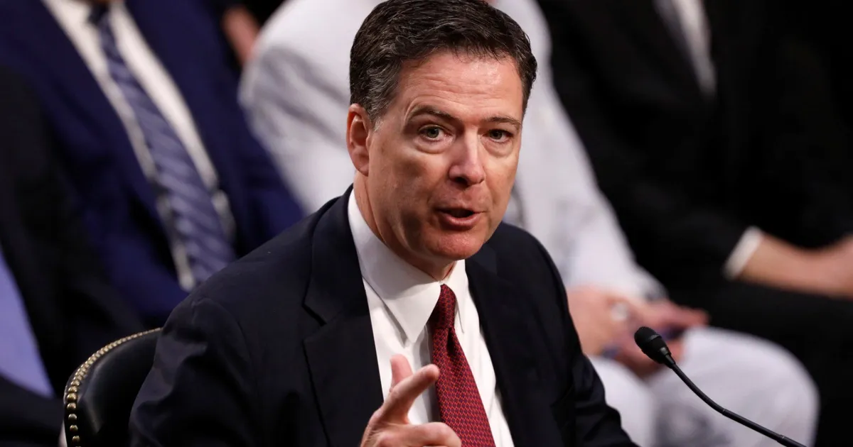 اتهام مدير FBI السابق جيمس كومي بتهديد ترمب يثير جدلاً قانونياً