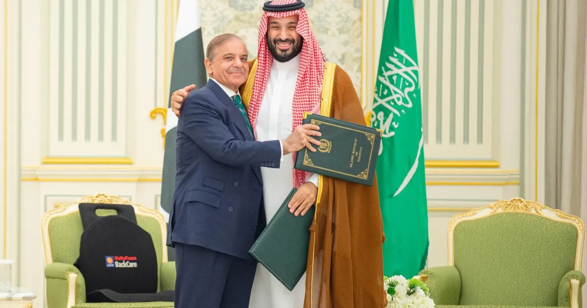 السعودية وباكستان توقعان اتفاقية الدفاع الاستراتيجي: ردع مشترك ضد أي اعتداء
