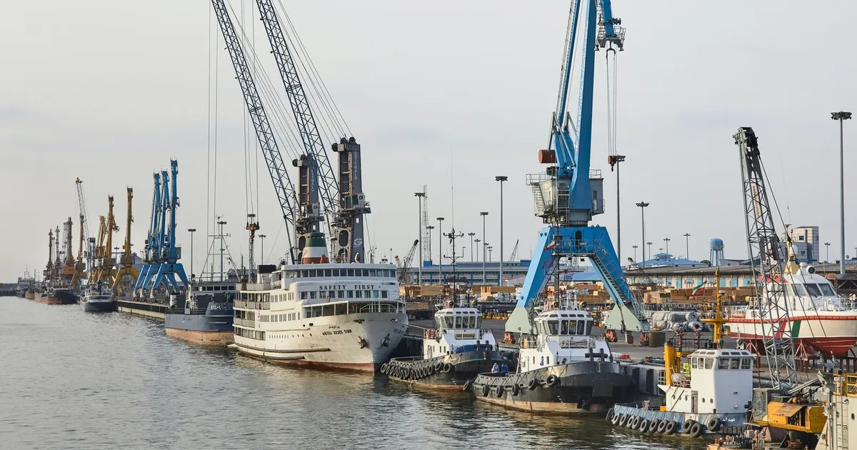 100 مليار دولار خسائر محتملة لحصار موانئ إيران.. كيف ذلك؟