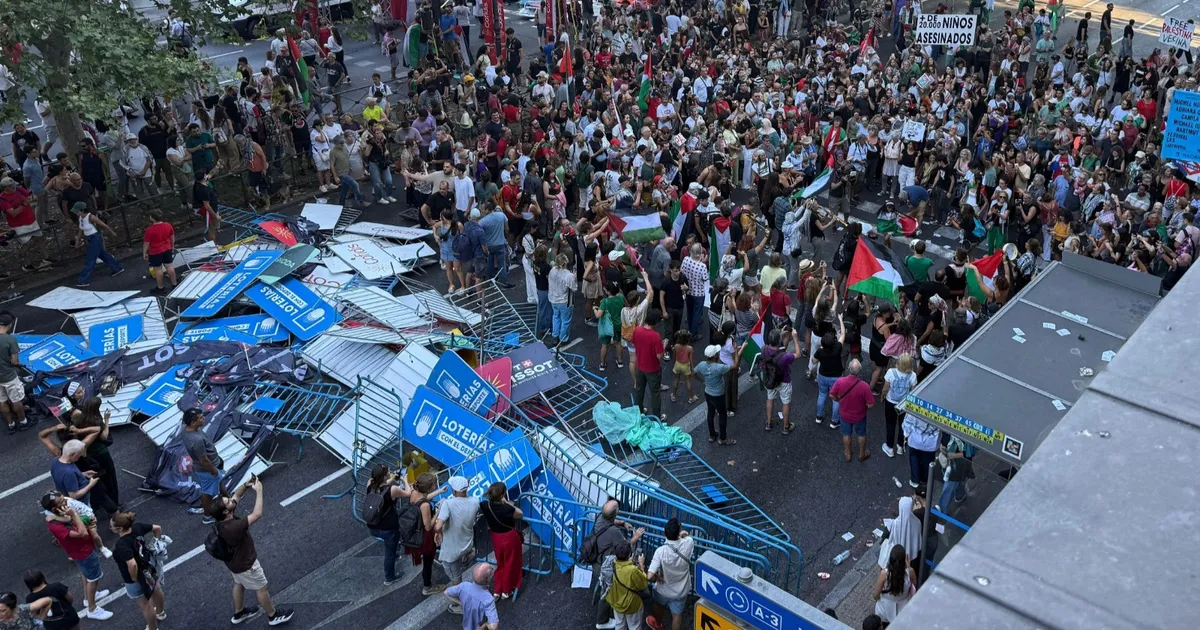 احتجاجات مناهضة لإسرائيل تلغي المرحلة الأخيرة من سباق دراجات إسبانيا