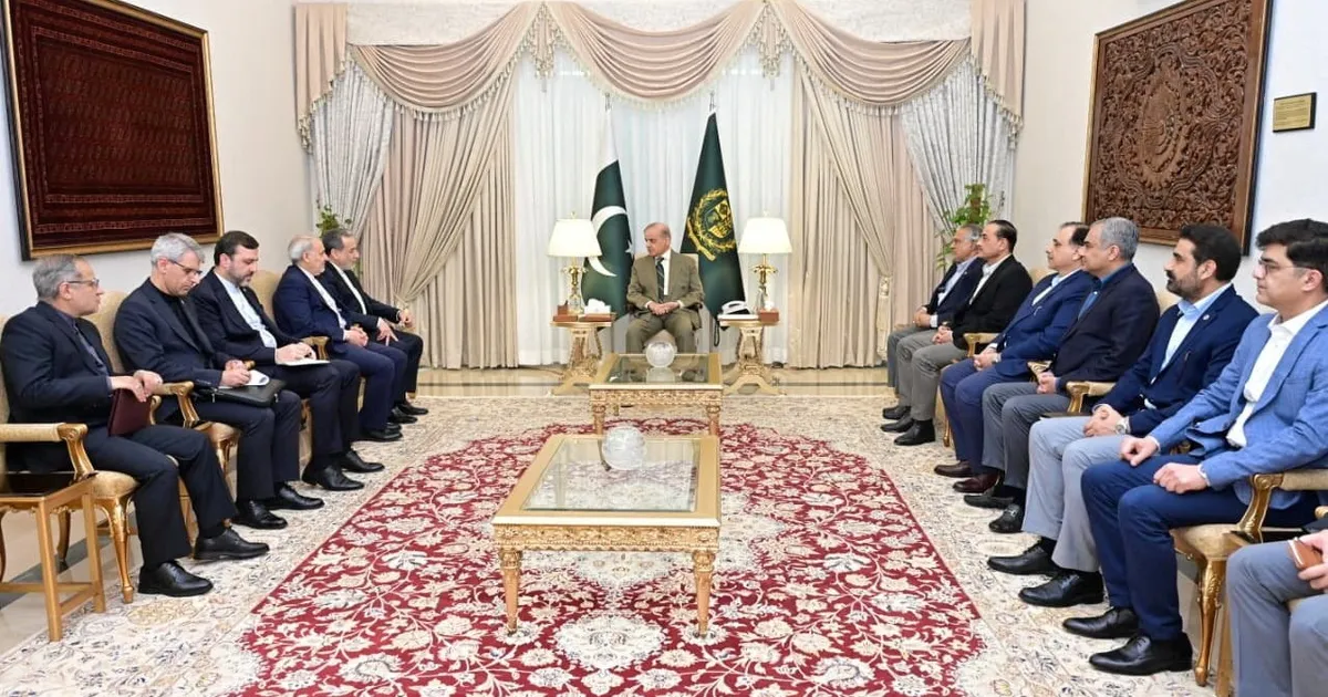 وزير خارجية إيران يغادر إسلام آباد.. وترمب: يمكنهم الاتصال بنا بأي وقت