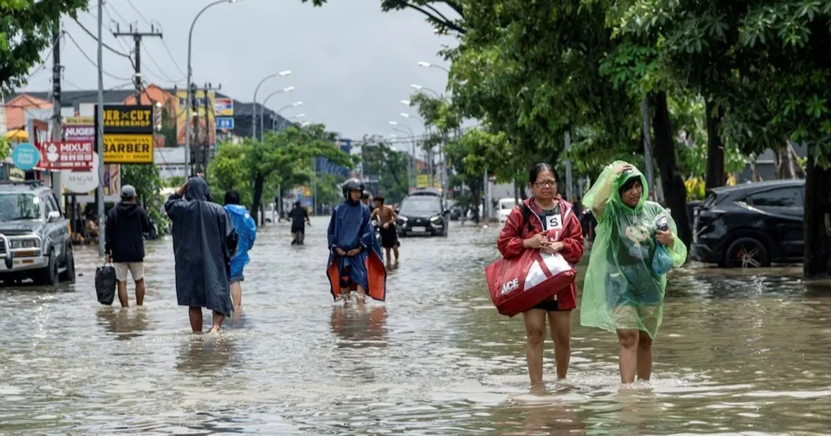 أمطار وسيول تودي بحياة 14 شخصاً في جزيرة بالي الإندونيسية