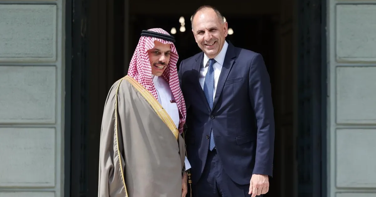 السعودية واليونان تشددان على فتح مضيق هرمز