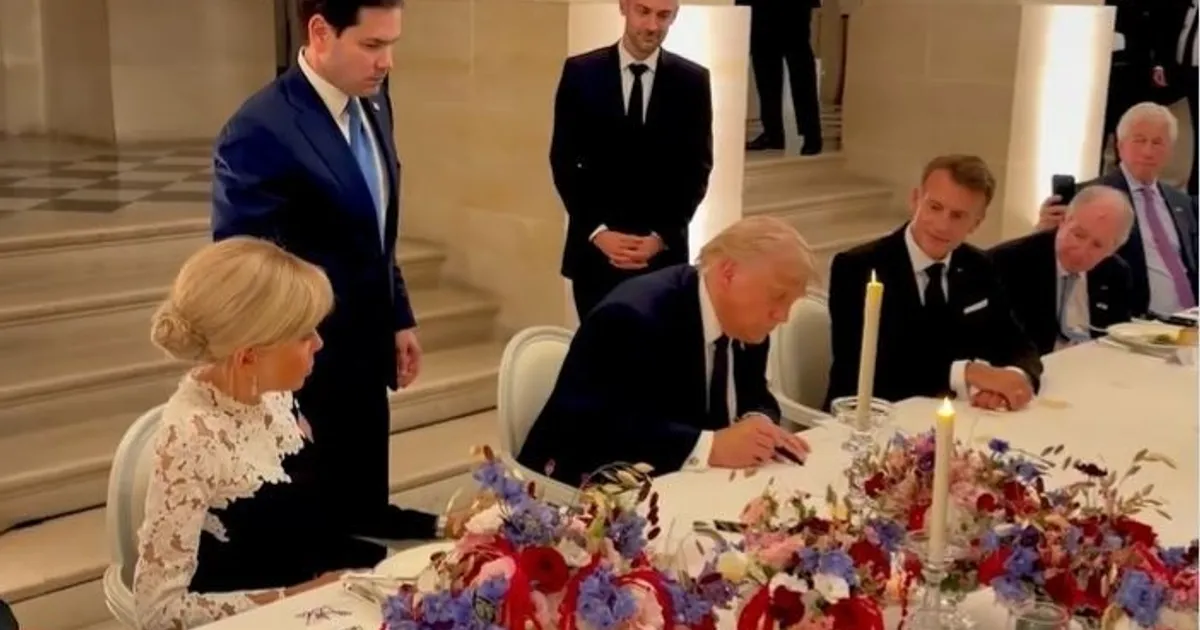 البيت الأبيض ينشر لحظة توقيع ترمب على مذكرة التفاهم مع إيران