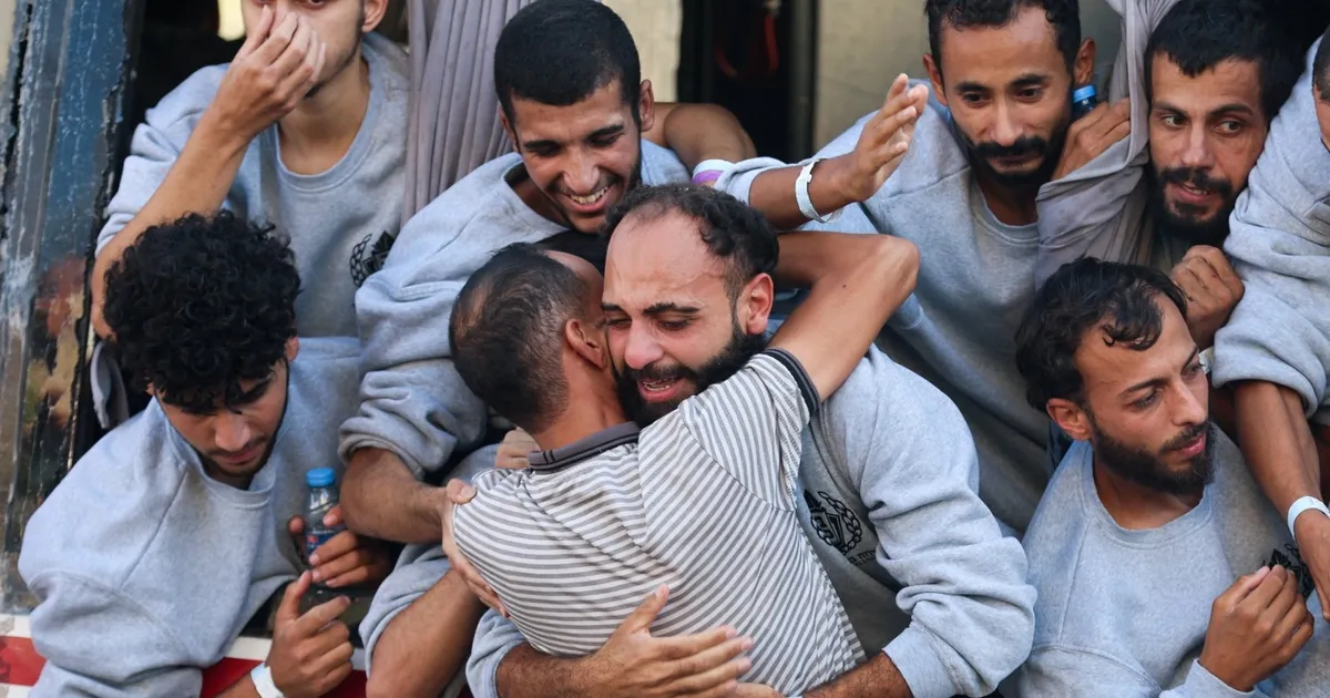 حرية مشروطة.. قيود إسرائيلية تلاحق الأسرى الفلسطينيين المحررين