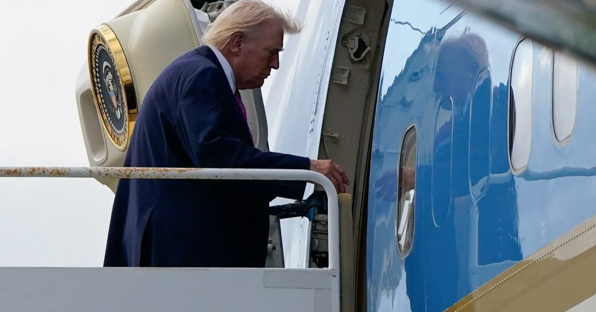 عبّر الرئيس الأميركي دونالد ترمب عن رغبته في الاستيلاء على النفط الإيران.