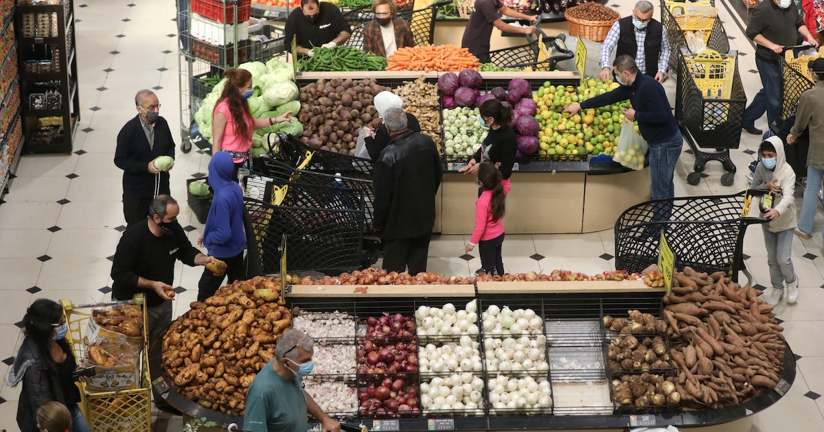 شبح الفقر يخيم على لبنان ومخاوف من رفع الدعم عن سلع أساسية الشرق للأخبار 9918