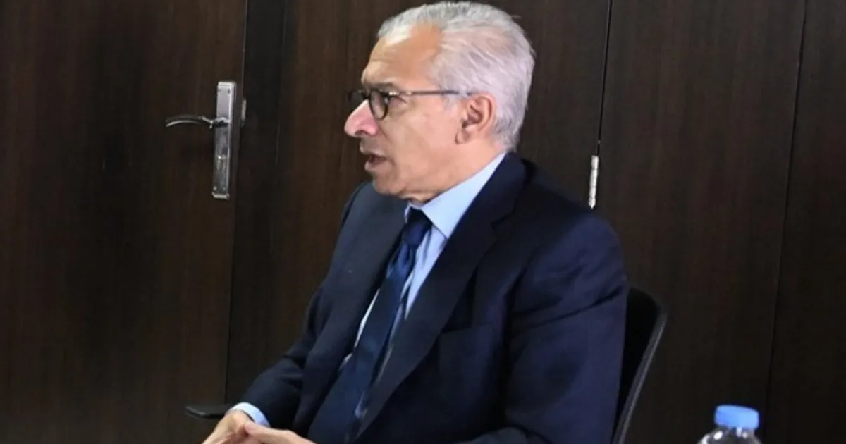 وزير الاقتصاد اللبناني: وجود سلاح خارج الدولة عائق أمام النمو