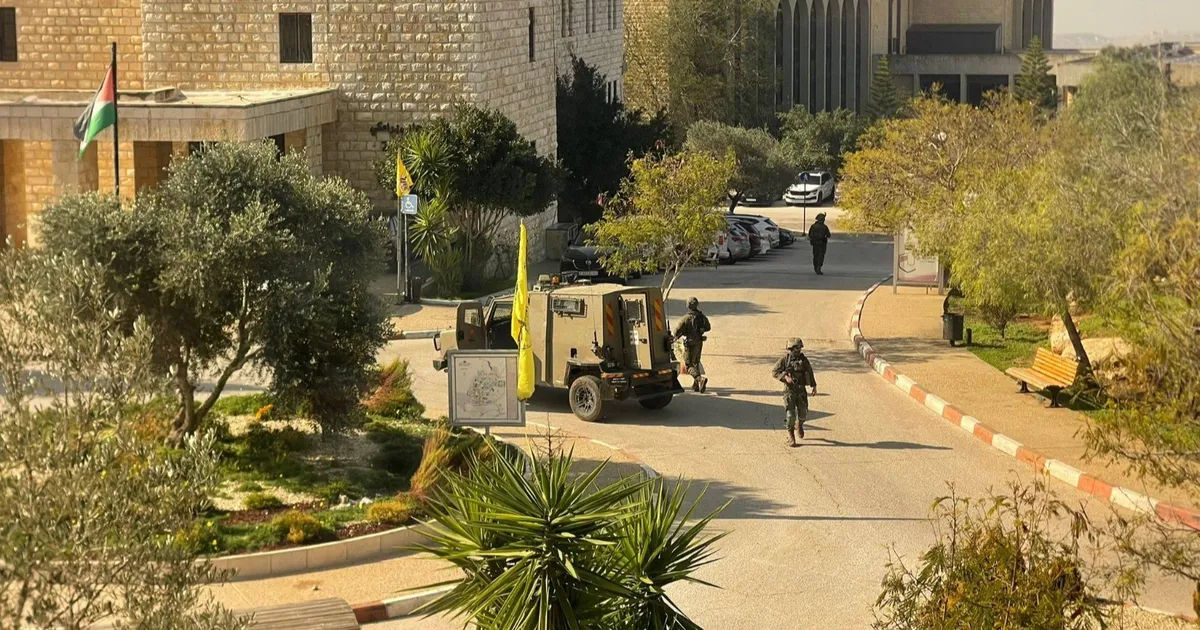 الجيش الإسرائيلي يقتحم جامعة بيرزيت في الضفة الغربية.. وإصابات بين الطلبة